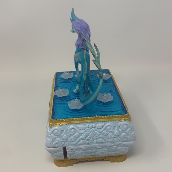 Disney Raya & The Last Dragon Sisu Jewelry Chest Box Changing Lights & Music - Picture 10 of 17